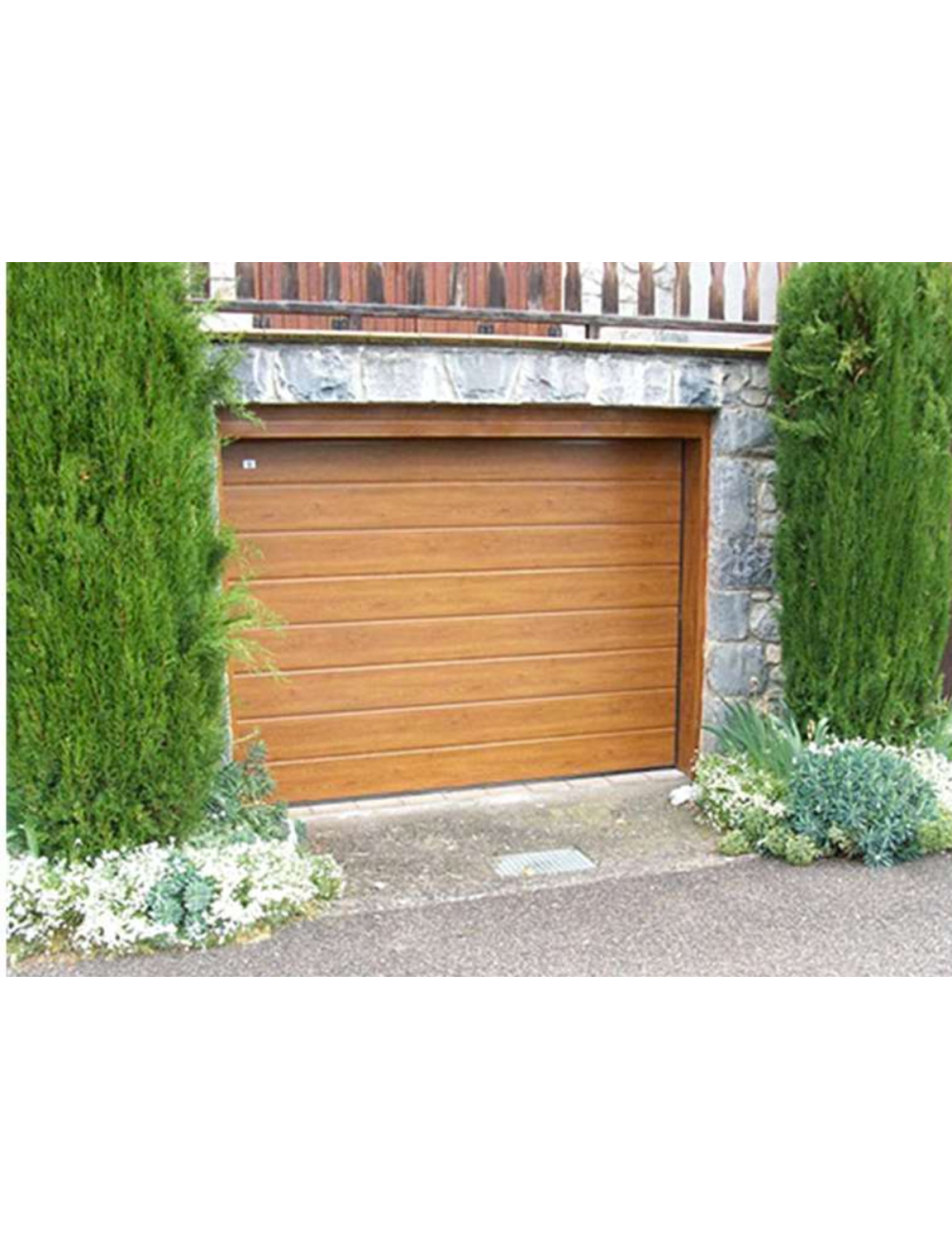 Porte de Garage Sectionnelle : Sécurisée et Pratique | Habitat83.com