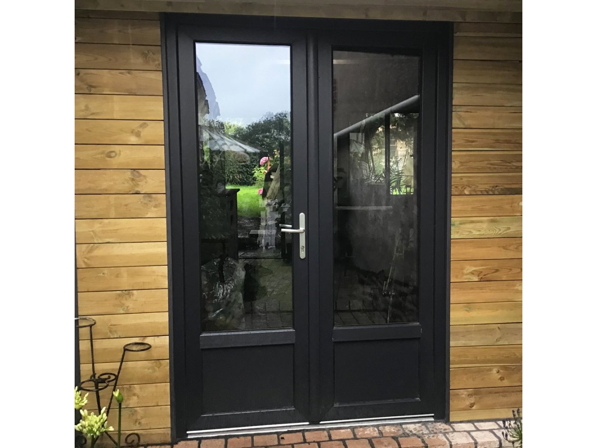 Porte-Fenêtre 2 Vantaux à Serrure - Sécurité, Isolation et Design Élégant. Chez Habitat83.com