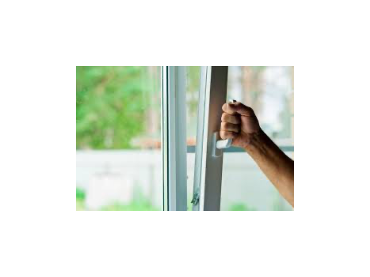 Porte-Fenêtre 2 Vantaux à Crémone - Sécurité, Confort et Esthétique Classique. Chez Habitat83.com