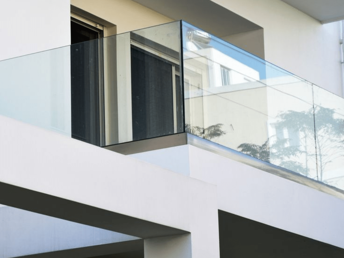 Garde-Corps Balustrades Vitrées – Élégance et Sécurité | habitat.com