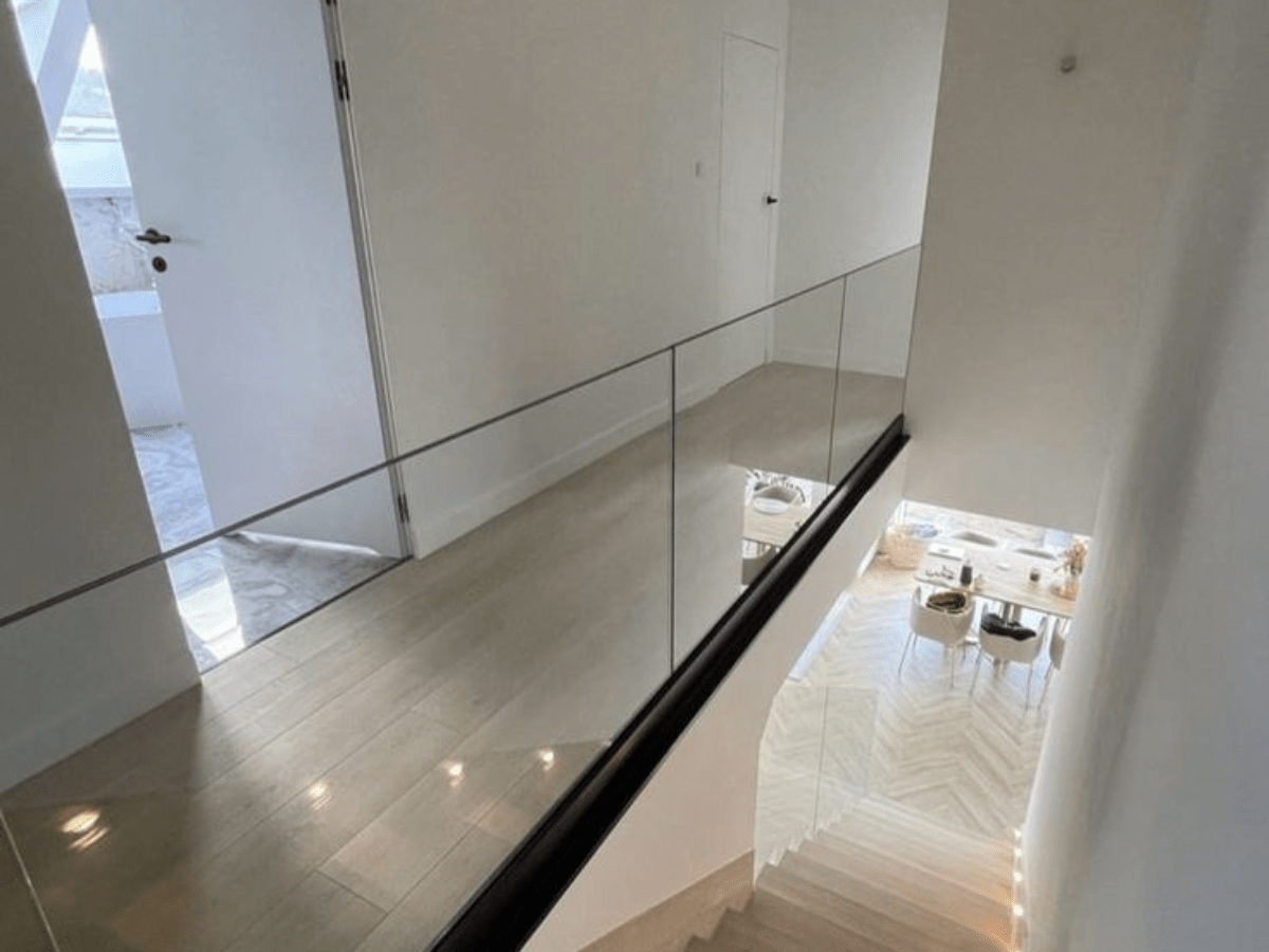 Garde-Corps Balustrades Vitrées – Élégance et Sécurité | habitat.com