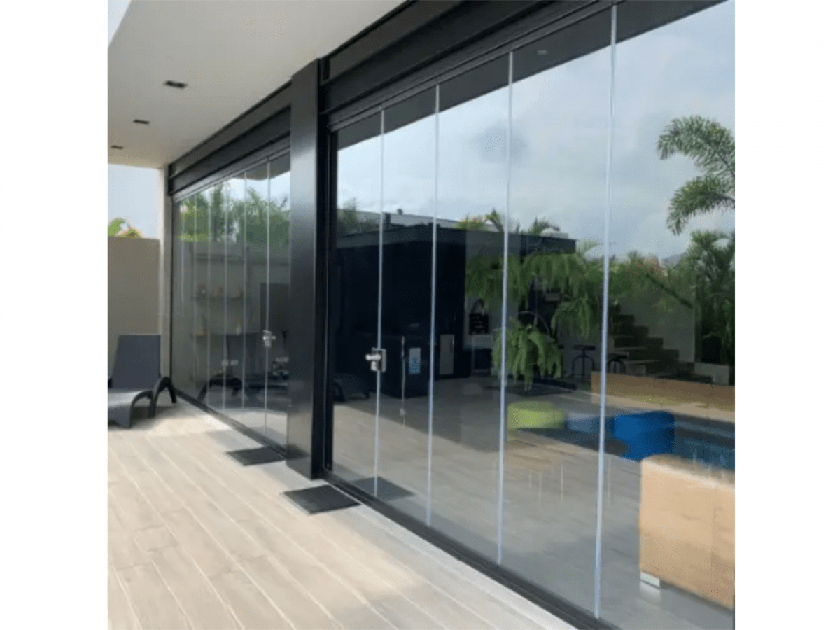 Rideau de Verre Fermé – Isolation et Luminosité | habitat83.com